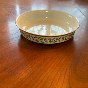 Lenox Special Bowl Christmas Holly  7 1/2" Round  Flat Coupe Soup or Serving